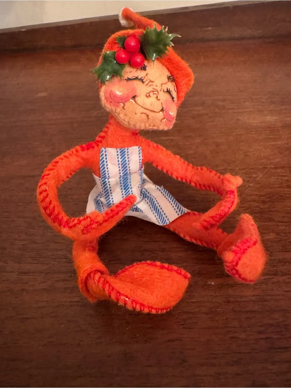 Annalee Mobilitee Red Christmas Elf with Apron 1988 Vintage Felt Art Doll